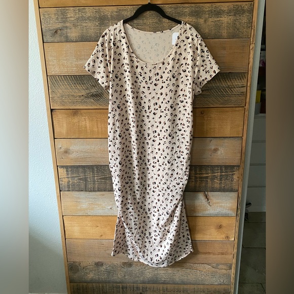 Ingrid & Isabel Dresses & Skirts - NWT Women's Leopard Print T-Shirt Maternity Dress - Light Pink -Size XXL